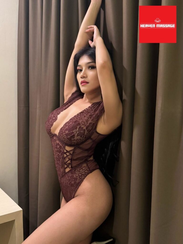 Kuala Lumpur Malay escort girl Siti with chubby body and soft curves.
